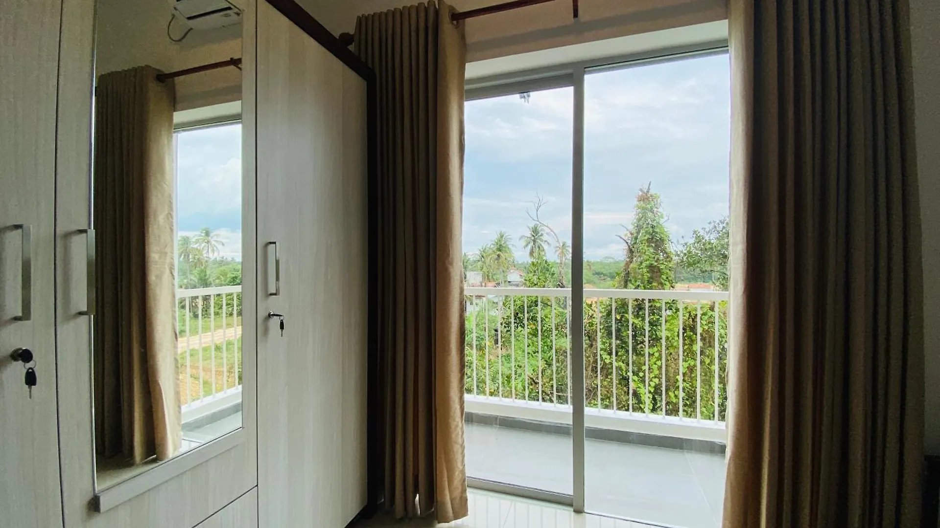 Santorini Resort 3Br Apartment Negombo Kadirana North