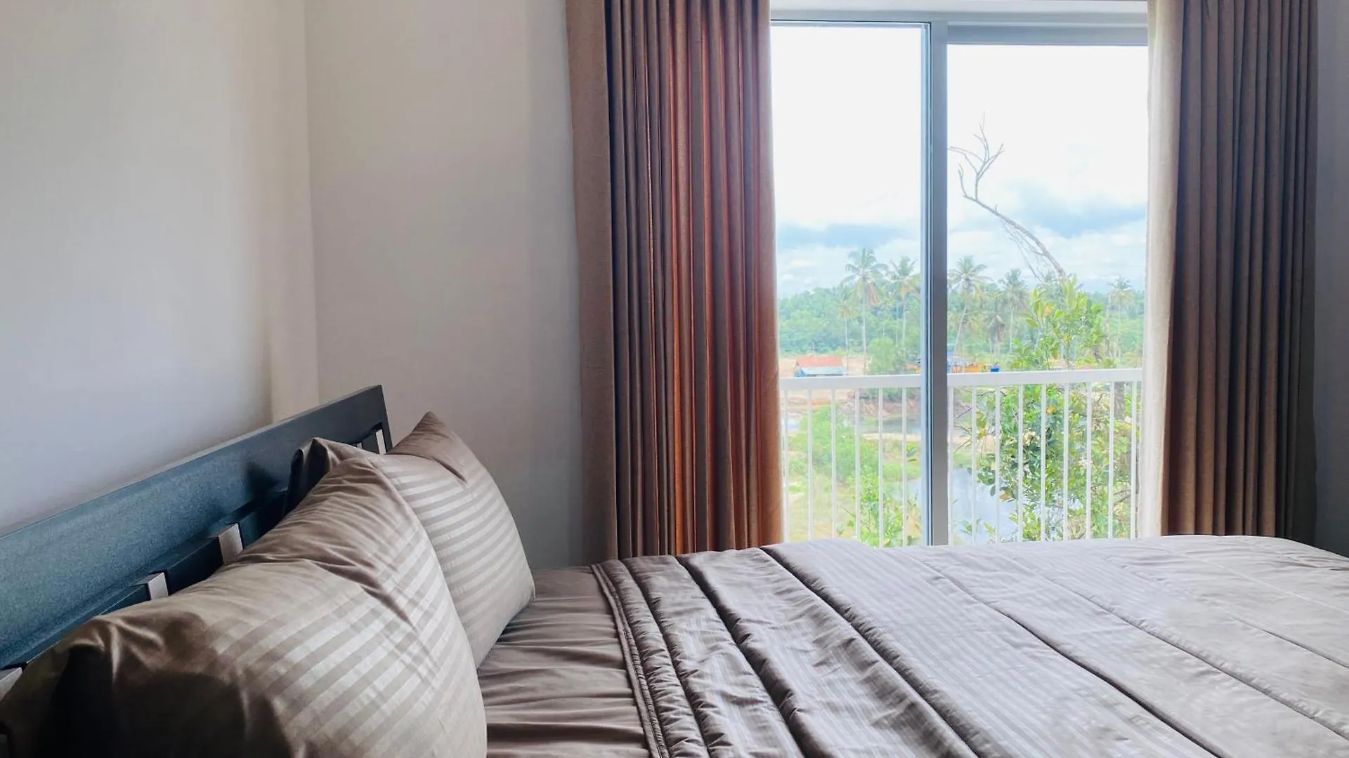 Santorini Resort 3Br Apartment Negombo Kadirana North